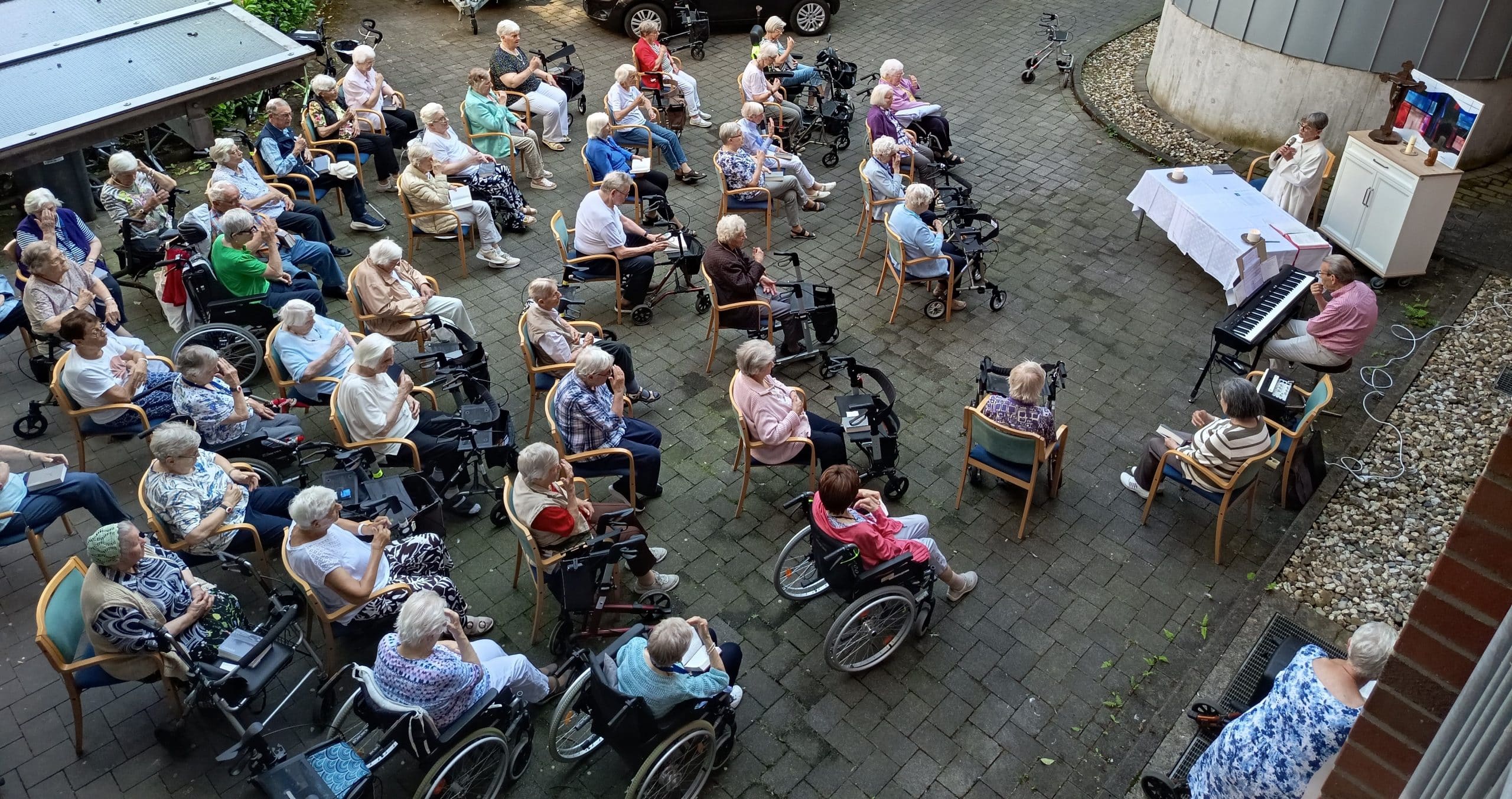 Gottesdienst unter freiem Himmel
